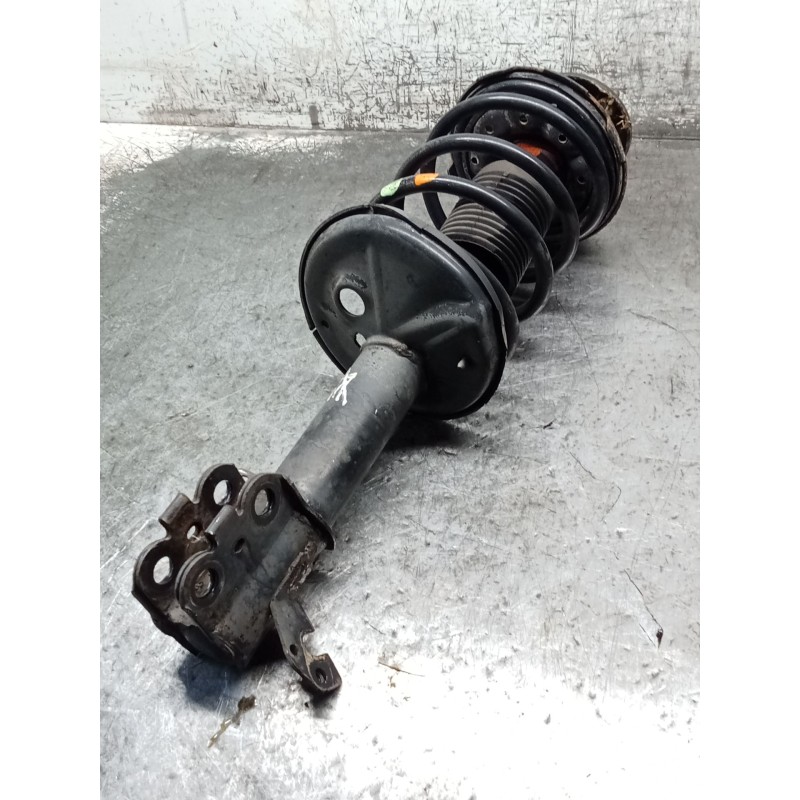 Recambio de amortiguador delantero derecho para toyota corolla liftback (_e11_) 2.0 d-4d (cde110_) referencia OEM IAM   