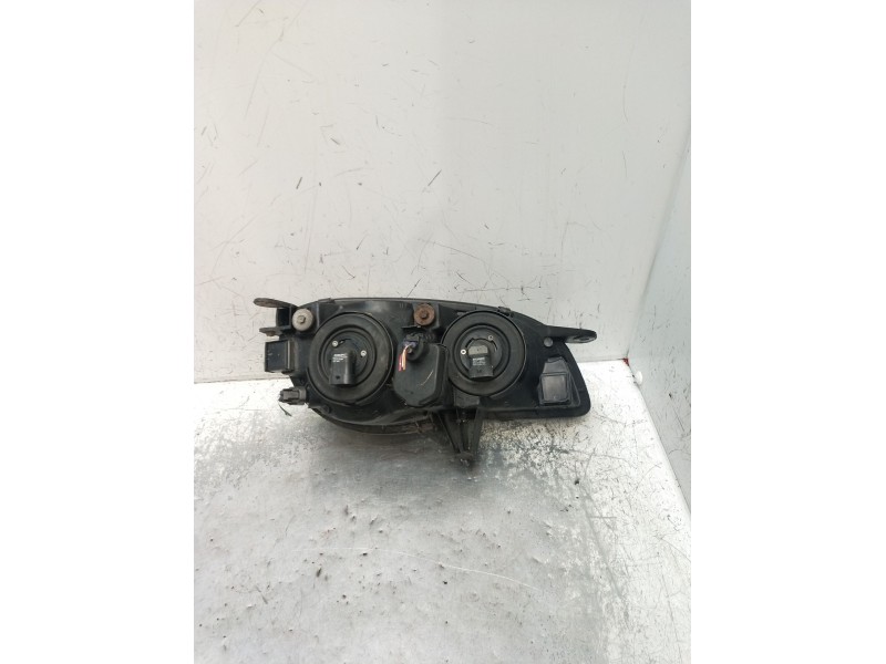 Recambio de faro izquierdo para toyota corolla liftback (_e11_) 2.0 d-4d (cde110_) referencia OEM IAM   