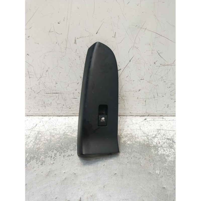 Recambio de mando elevalunas delantero derecho para kia pro cee´d (ed) 2.0 crdi 140 referencia OEM IAM 823611H300 3P 