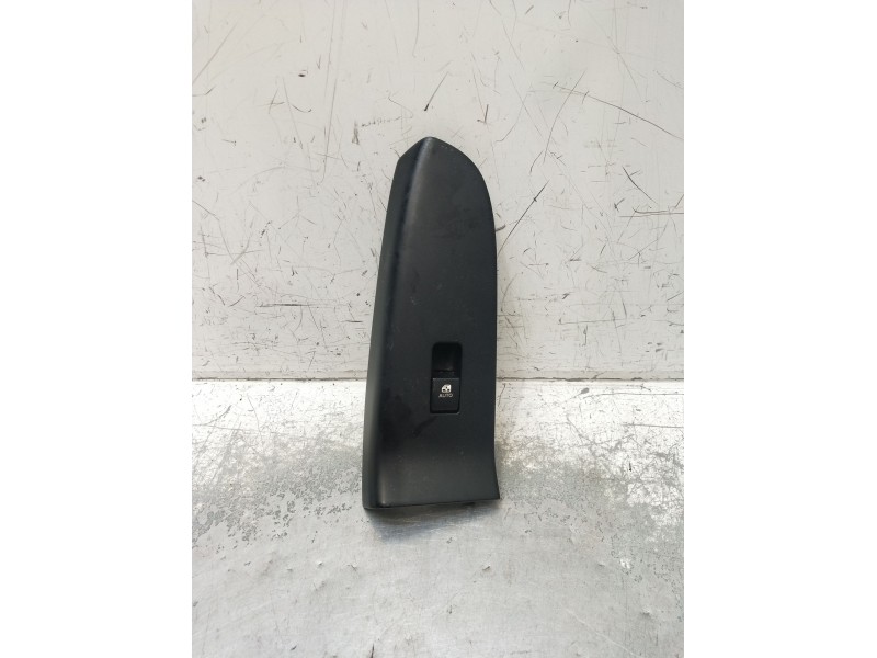 Recambio de mando elevalunas delantero derecho para kia pro cee´d (ed) 2.0 crdi 140 referencia OEM IAM 823611H300 3P 