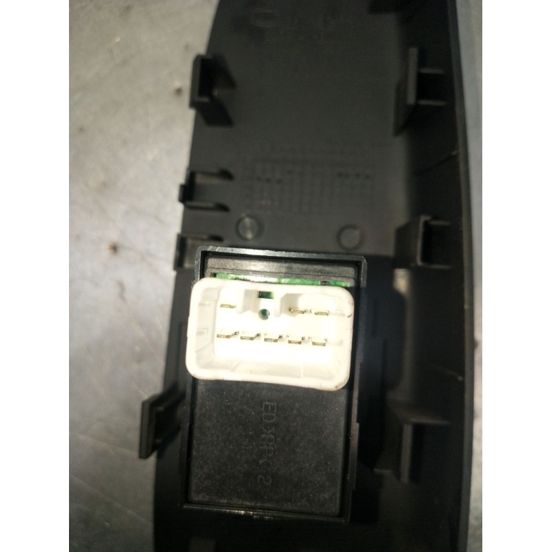 Recambio de mando elevalunas delantero derecho para kia pro cee´d (ed) 2.0 crdi 140 referencia OEM IAM 823611H300 3P 