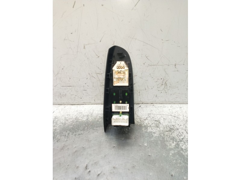 Recambio de mando elevalunas delantero izquierdo para kia pro cee´d (ed) 2.0 crdi 140 referencia OEM IAM  3P 