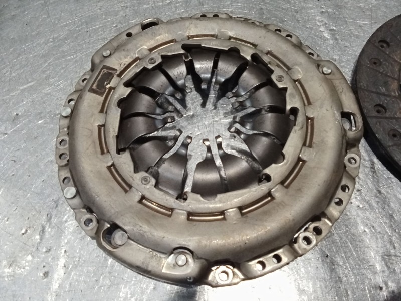 Recambio de kit embrague para renault megane iii coupé (dz0/1_) 1.2 tce (dz2b, dz11) referencia OEM IAM 301016812R  