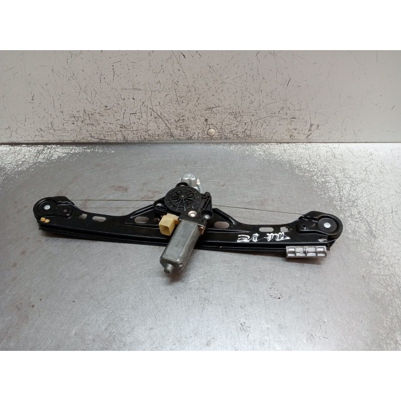 Recambio de elevalunas trasero izquierdo para mercedes-benz clase c (w203) c 200 kompressor (203.045) referencia OEM IAM 104047 