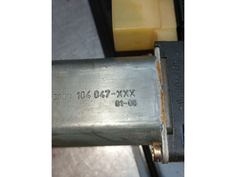 Recambio de elevalunas trasero izquierdo para mercedes-benz clase c (w203) c 200 kompressor (203.045) referencia OEM IAM 104047 