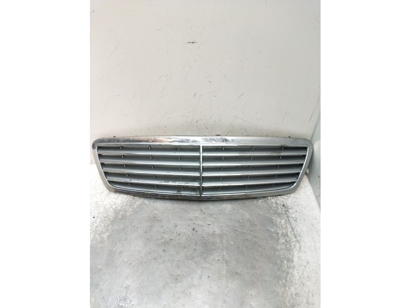 Recambio de rejilla delantera para mercedes-benz clase c (w203) c 200 kompressor (203.045) referencia OEM IAM   