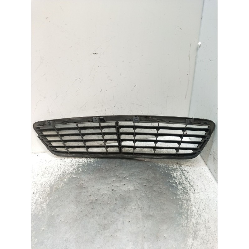 Recambio de rejilla delantera para mercedes-benz clase c (w203) c 200 kompressor (203.045) referencia OEM IAM   