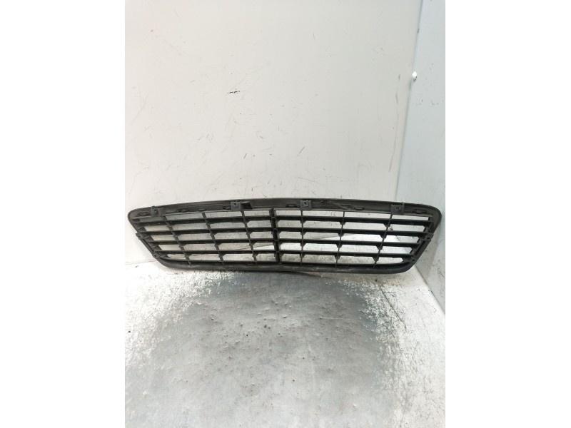 Recambio de rejilla delantera para mercedes-benz clase c (w203) c 200 kompressor (203.045) referencia OEM IAM   