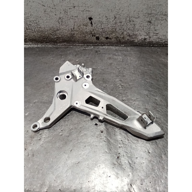 Recambio de estribos laterales para bmw f (801cc - ) f 900 xr (4r90) referencia OEM IAM 4671840401405  REPOSA PIES DERECHO