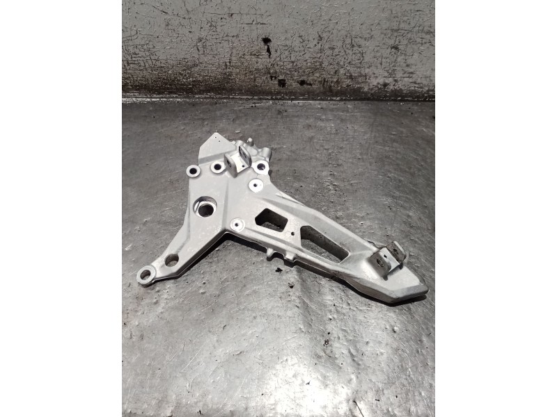 Recambio de estribos laterales para bmw f (801cc - ) f 900 xr (4r90) referencia OEM IAM 4671840401405  REPOSA PIES DERECHO