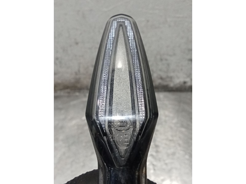 Recambio de piloto trasero izquierdo para bmw f (801cc - ) f 900 xr (4r90) referencia OEM IAM 855718805H 925265A INTERMITENTE