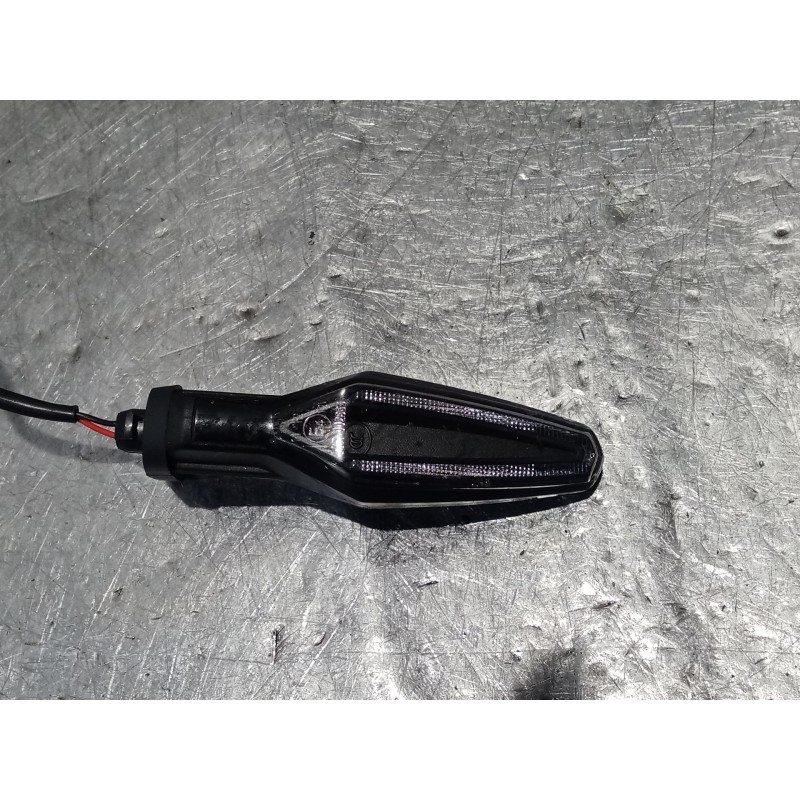 Recambio de piloto trasero derecho para bmw f (801cc - ) f 900 xr (4r90) referencia OEM IAM 855718805H 925265A INTERMITENTE