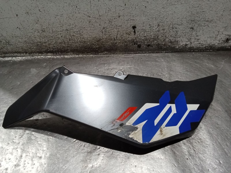 Recambio de moldura para bmw f (801cc - ) f 900 xr (4r90) referencia OEM IAM 3504568002  CON DESPERFECTOS