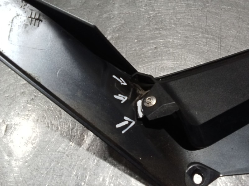 Recambio de moldura para bmw f (801cc - ) f 900 xr (4r90) referencia OEM IAM 3504568002  CON DESPERFECTOS