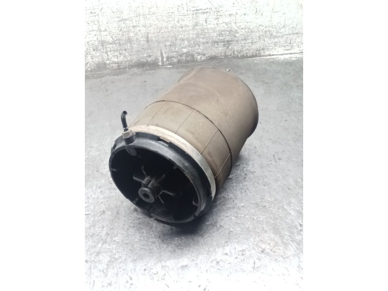 Recambio de amortiguador trasero derecho para land rover discovery v (l462) 2.0 sd4 4x4 referencia OEM IAM 394D18T BALONA 