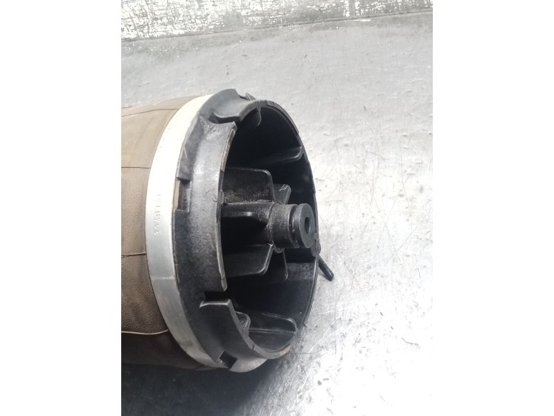 Recambio de amortiguador trasero derecho para land rover discovery v (l462) 2.0 sd4 4x4 referencia OEM IAM 394D18T BALONA 