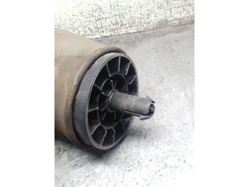 Recambio de amortiguador trasero izquierdo para land rover discovery v (l462) 2.0 sd4 4x4 referencia OEM IAM 394D18T BALONA 