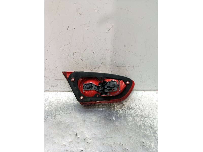 Recambio de piloto trasero derecho interior para seat leon (1p1) 1.6 tdi referencia OEM IAM 89320301  