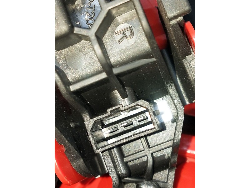 Recambio de piloto trasero derecho interior para seat leon (1p1) 1.6 tdi referencia OEM IAM 89320301  