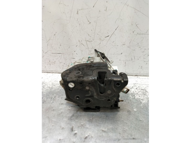 Recambio de motor cierre centralizado trasero izquierdo para seat leon (1p1) 1.6 tdi referencia OEM IAM  5P 