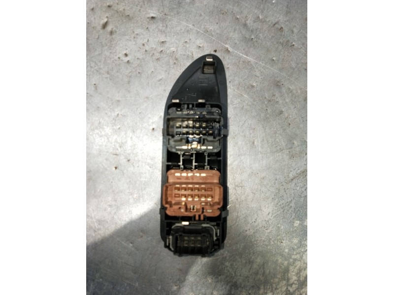Recambio de mando elevalunas delantero izquierdo para renault vel satis (bj0_) 3.5 v6 (bj0r, bj0v, bj0u) referencia OEM IAM 8200