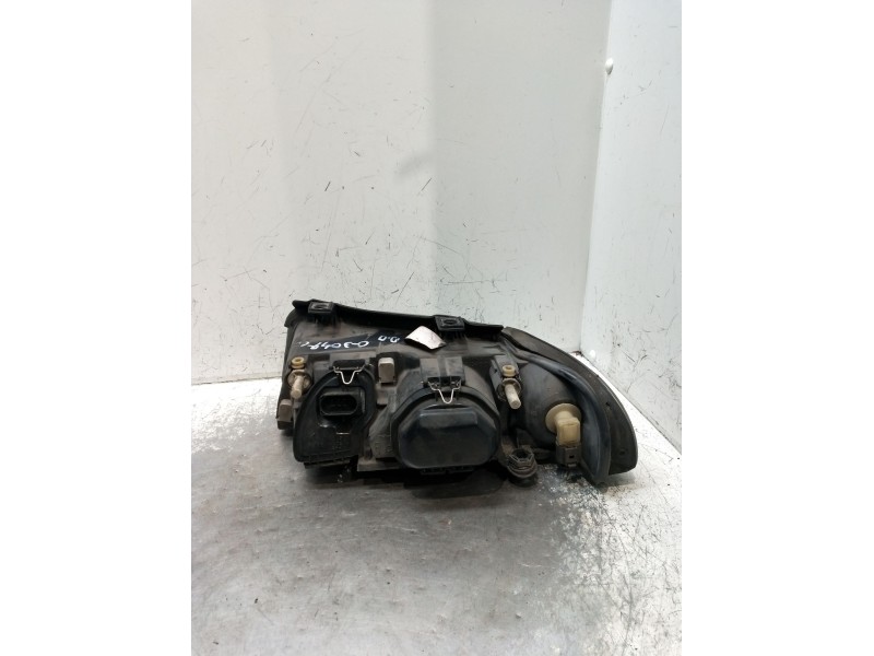 Recambio de faro derecho para audi a4 b5 (8d2) 1.9 tdi referencia OEM IAM  VER FOTOS 