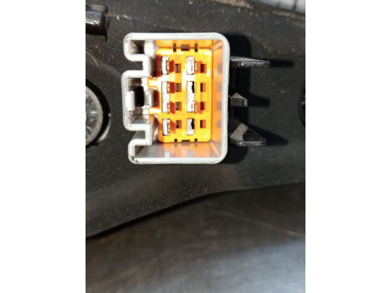 Recambio de piloto trasero izquierdo para land rover discovery v (l462) 2.0 sd4 4x4 referencia OEM IAM HY3213405AF  