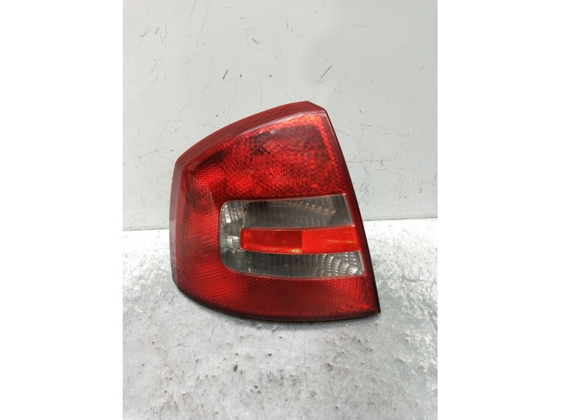 Recambio de piloto trasero izquierdo para skoda octavia ii (1z3) 1.9 tdi referencia OEM IAM   