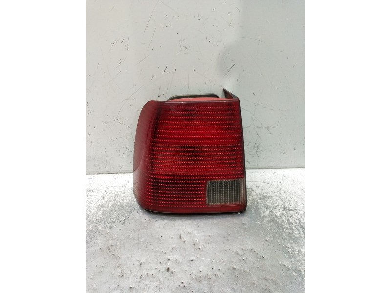 Recambio de piloto trasero izquierdo para volkswagen passat b5 (3b2) 1.9 tdi referencia OEM IAM   