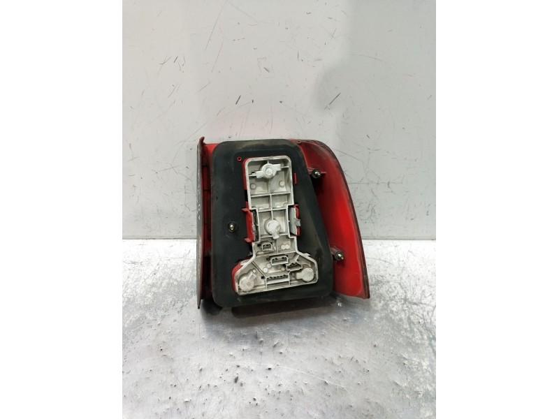 Recambio de piloto trasero izquierdo para volkswagen passat b5 (3b2) 1.9 tdi referencia OEM IAM   