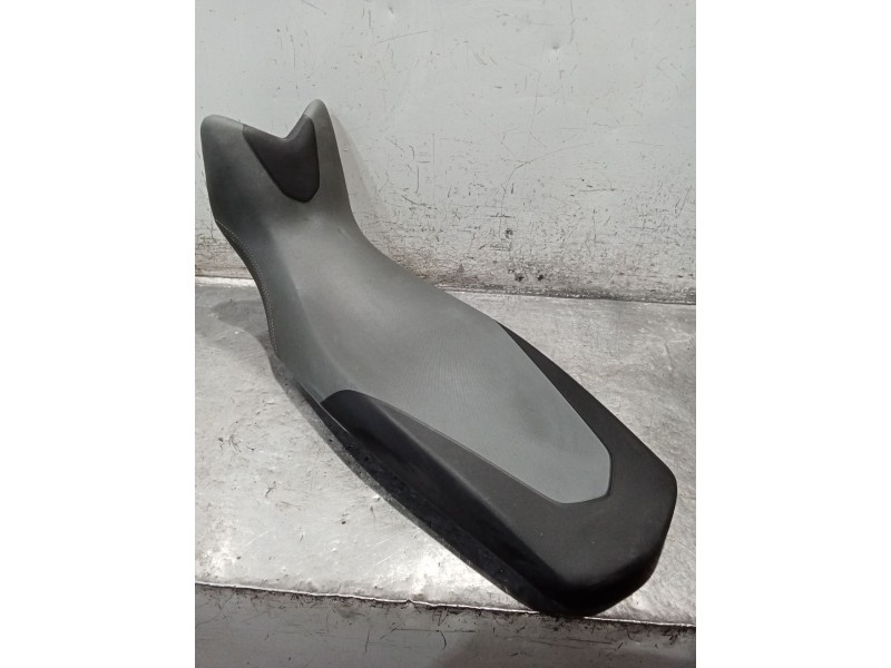 Recambio de asiento para bmw f ( - 800cc) f 700 gs (k70) referencia OEM IAM 66883310 52537697694 