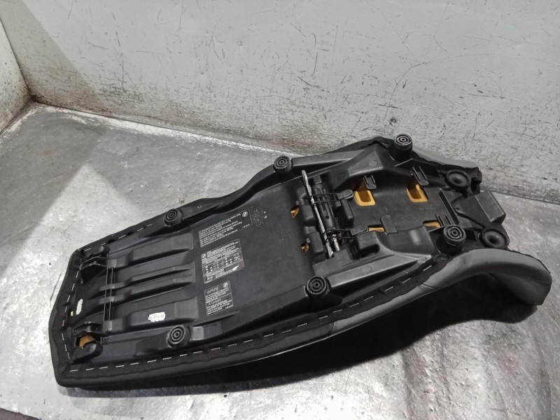 Recambio de asiento para bmw f ( - 800cc) f 700 gs (k70) referencia OEM IAM 66883310 52537697694 