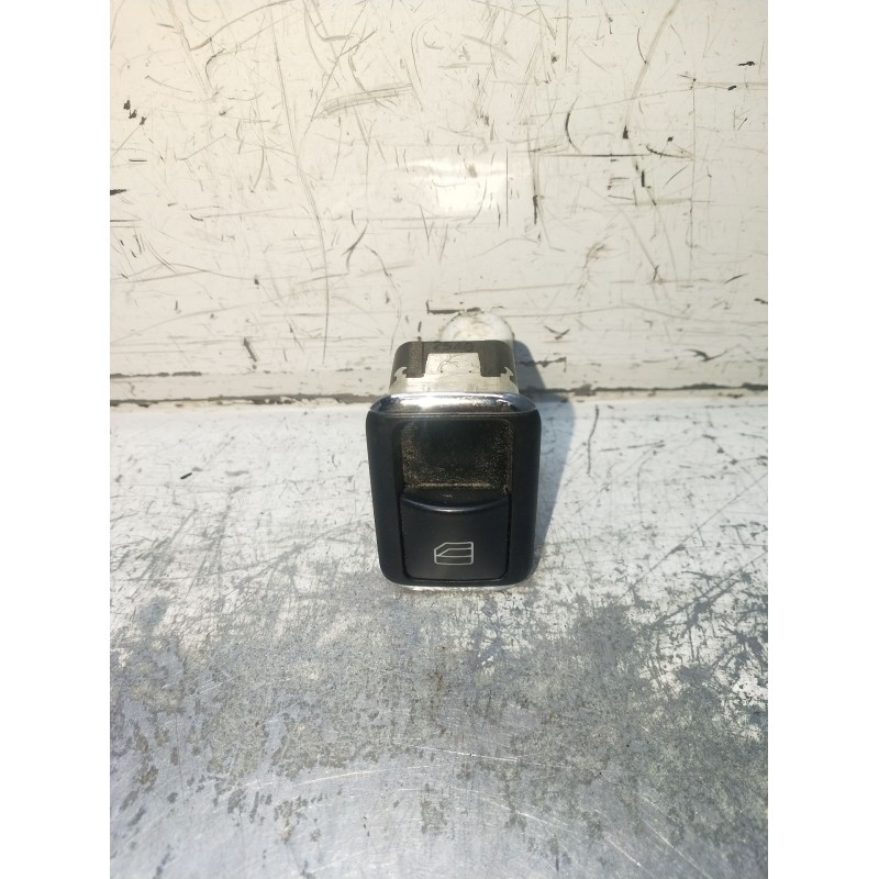 Recambio de mando elevalunas delantero derecho para mercedes-benz clase c (w204) c 220 cdi (204.002) referencia OEM IAM A2048700