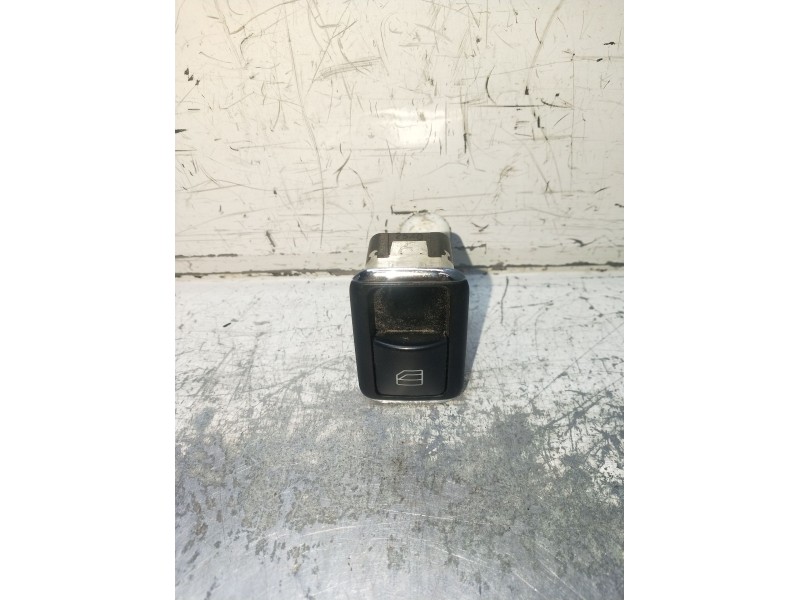 Recambio de mando elevalunas delantero derecho para mercedes-benz clase c (w204) c 220 cdi (204.002) referencia OEM IAM A2048700