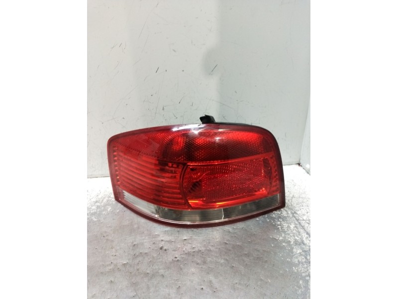 Recambio de piloto trasero izquierdo para audi a3 (8p) 2.0 tdi ambiente referencia OEM IAM   