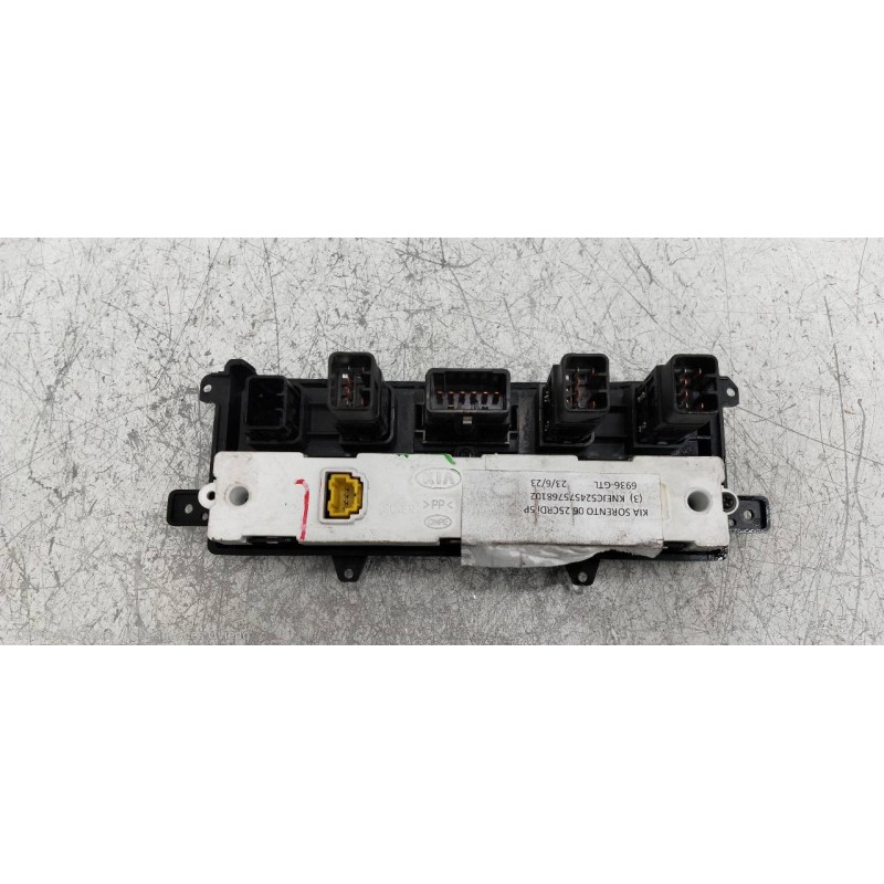Recambio de pantalla multifuncion para kia sorento 2.5 crdi referencia OEM IAM 945003E500 25000001400K 