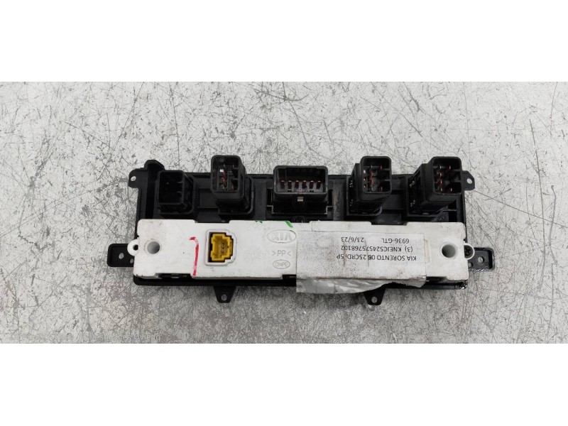 Recambio de pantalla multifuncion para kia sorento 2.5 crdi referencia OEM IAM 945003E500 25000001400K 