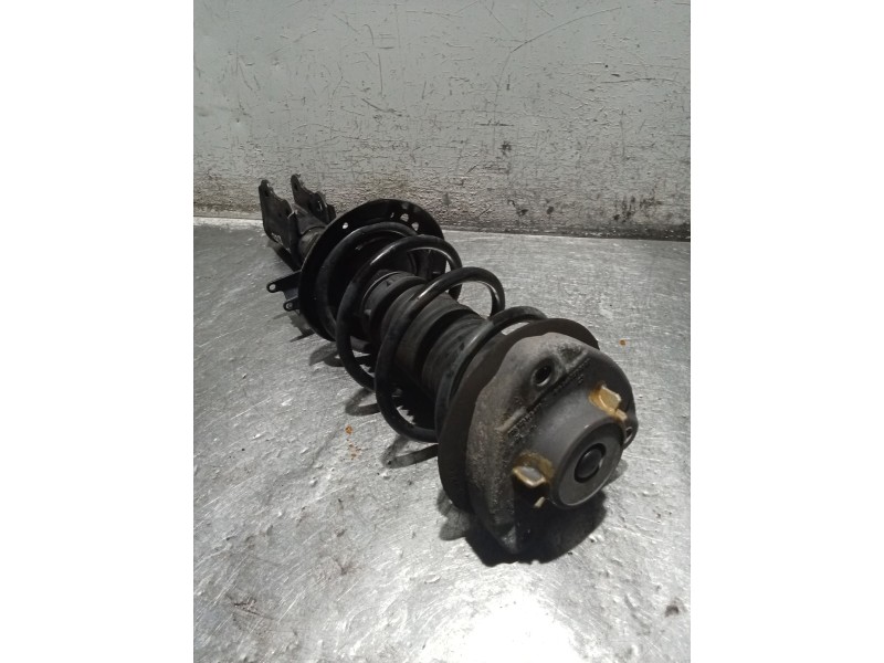 Recambio de amortiguador delantero derecho para mercedes-benz cla shooting brake (x117) cla 200 cdi / d (117.908) referencia OEM
