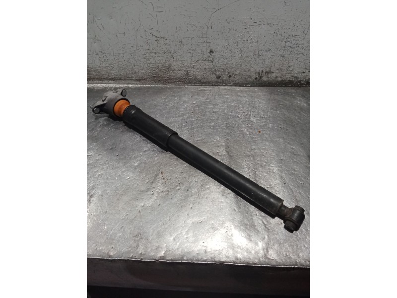 Recambio de amortiguador trasero izquierdo para mercedes-benz cla shooting brake (x117) cla 200 cdi / d (117.908) referencia OEM