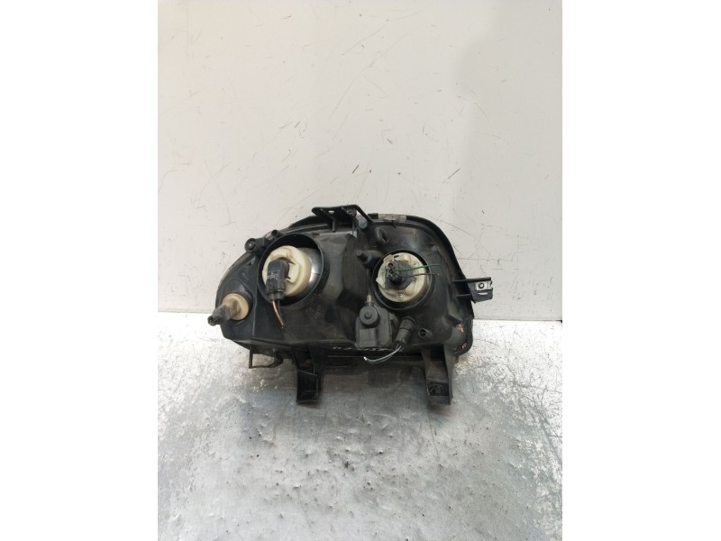 Recambio de faro izquierdo para renault clio ii (bb_, cb_) 1.9 dti (b/cb0u) referencia OEM IAM   