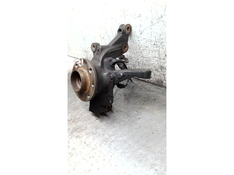 Recambio de mangueta delantera izquierda para renault captur dynamique referencia OEM IAM   