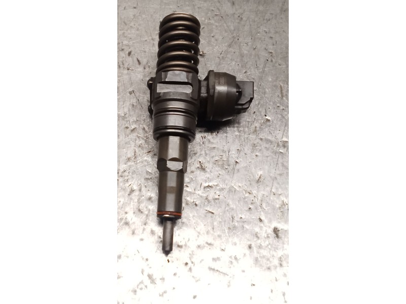Recambio de inyector para volkswagen golf v (1k1) 1.9 tdi referencia OEM IAM 038130073AG 0414720215 BOSCH