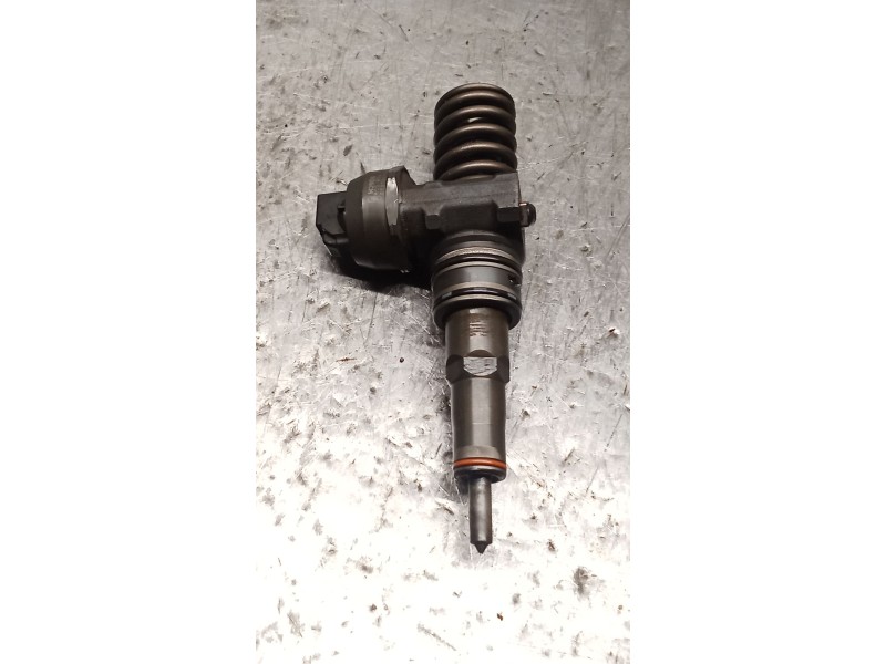 Recambio de inyector para volkswagen golf v (1k1) 1.9 tdi referencia OEM IAM 038130073AG 0414720215 BOSCH