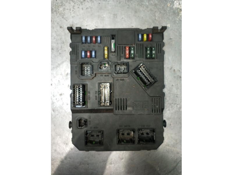 Recambio de caja reles / fusibles para citroën xsara picasso referencia OEM IAM 93533667580 BSIE0100 S118085320