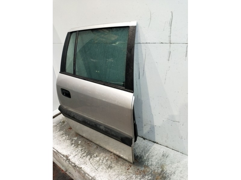 Recambio de puerta trasera derecha para opel zafira a club referencia OEM IAM  5P 