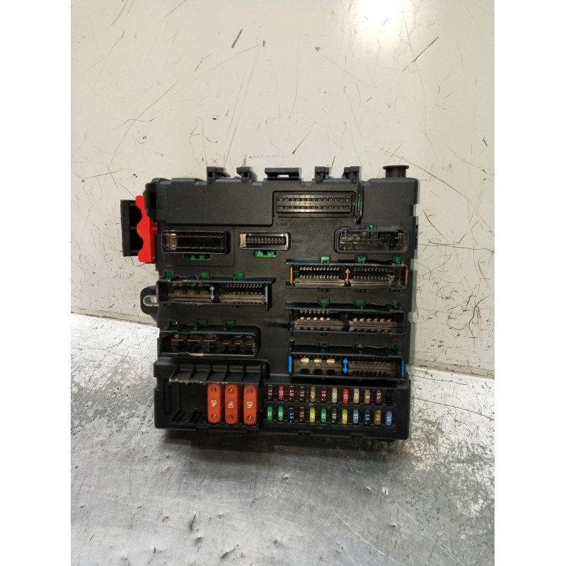 Recambio de caja reles / fusibles para opel vectra c berlina 3.0 v6 cdti cat (z 30 dt / ldh) referencia OEM IAM 519164008 132057