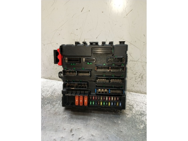 Recambio de caja reles / fusibles para opel vectra c berlina 3.0 v6 cdti cat (z 30 dt / ldh) referencia OEM IAM 519164008 132057