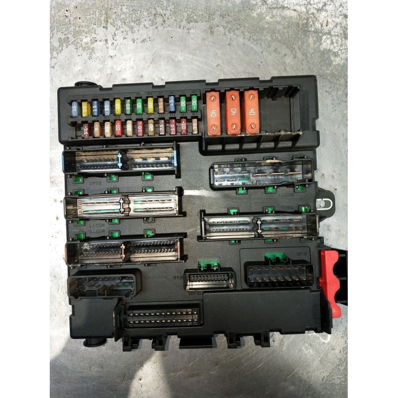 Recambio de caja reles / fusibles para opel vectra c berlina 3.0 v6 cdti cat (z 30 dt / ldh) referencia OEM IAM 519164008 132057