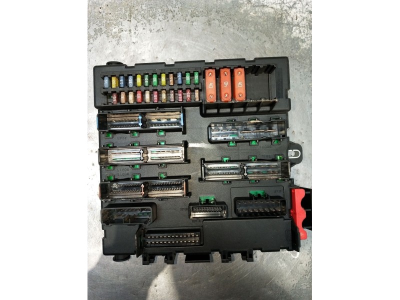 Recambio de caja reles / fusibles para opel vectra c berlina 3.0 v6 cdti cat (z 30 dt / ldh) referencia OEM IAM 519164008 132057