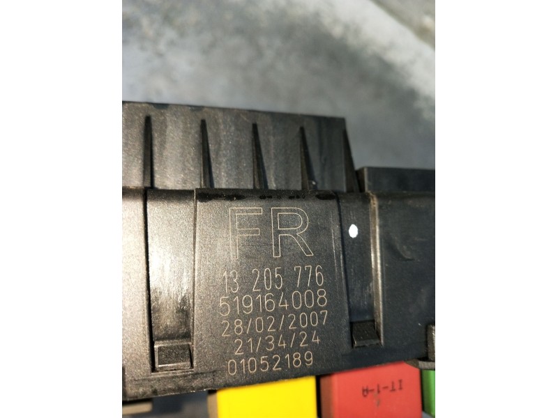 Recambio de caja reles / fusibles para opel vectra c berlina 3.0 v6 cdti cat (z 30 dt / ldh) referencia OEM IAM 519164008 132057